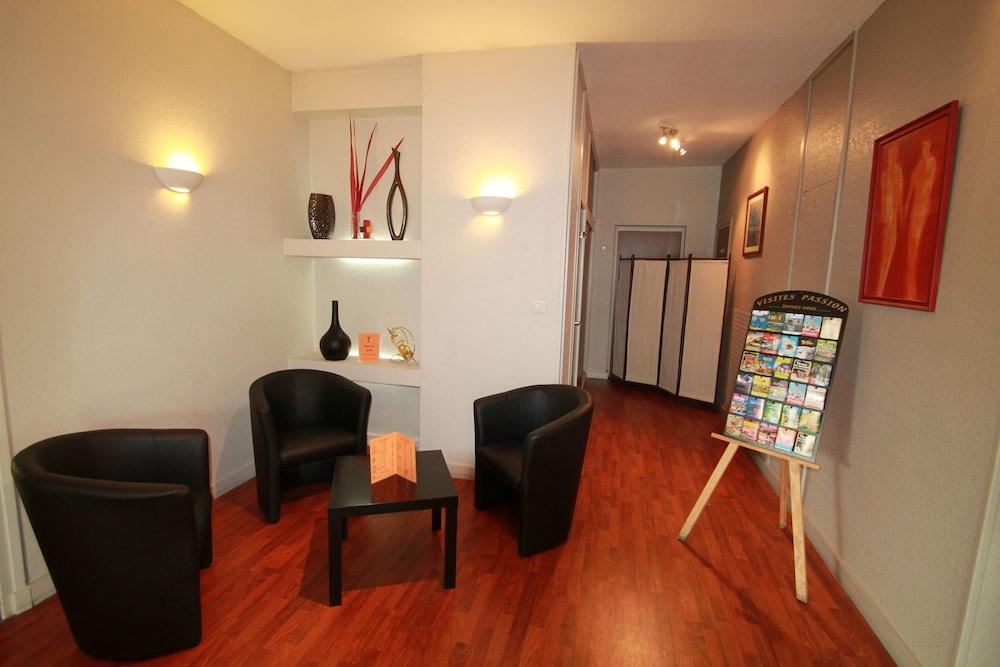 Adonis Lyon Est Hotel Artys Saint-Priest-en-Jarez Exterior photo
