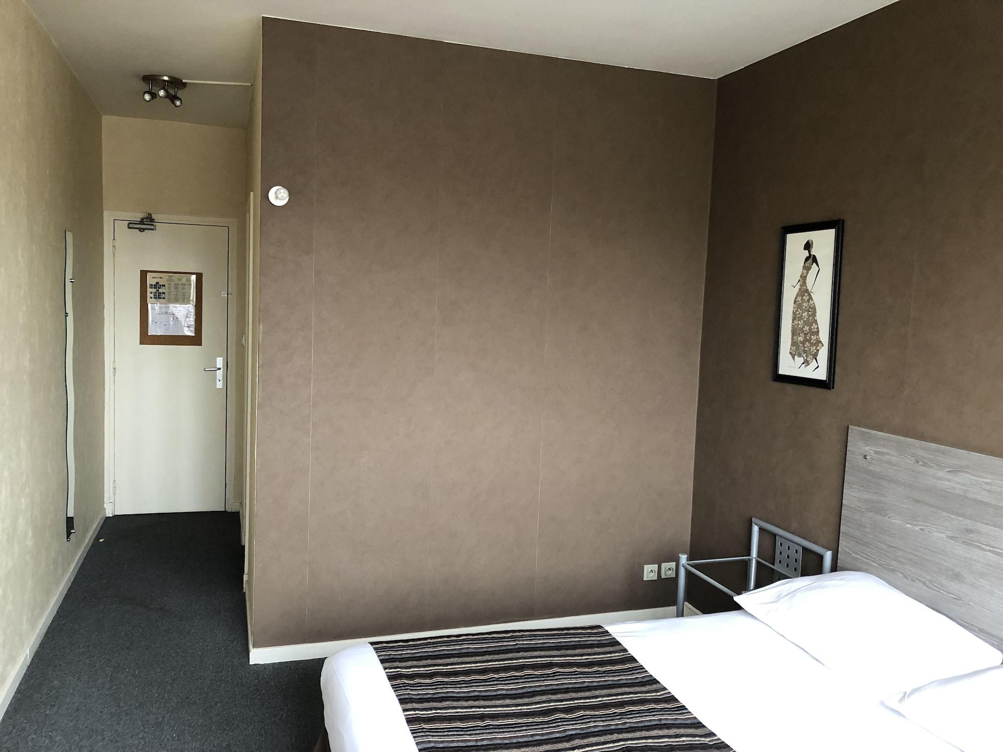Adonis Lyon Est Hotel Artys Saint-Priest-en-Jarez Exterior photo
