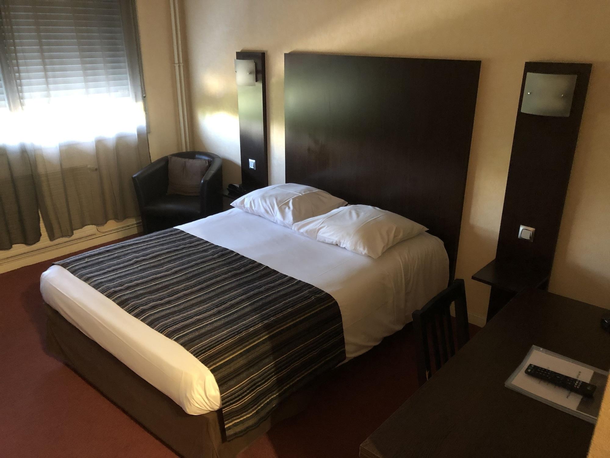 Adonis Lyon Est Hotel Artys Saint-Priest-en-Jarez Exterior photo