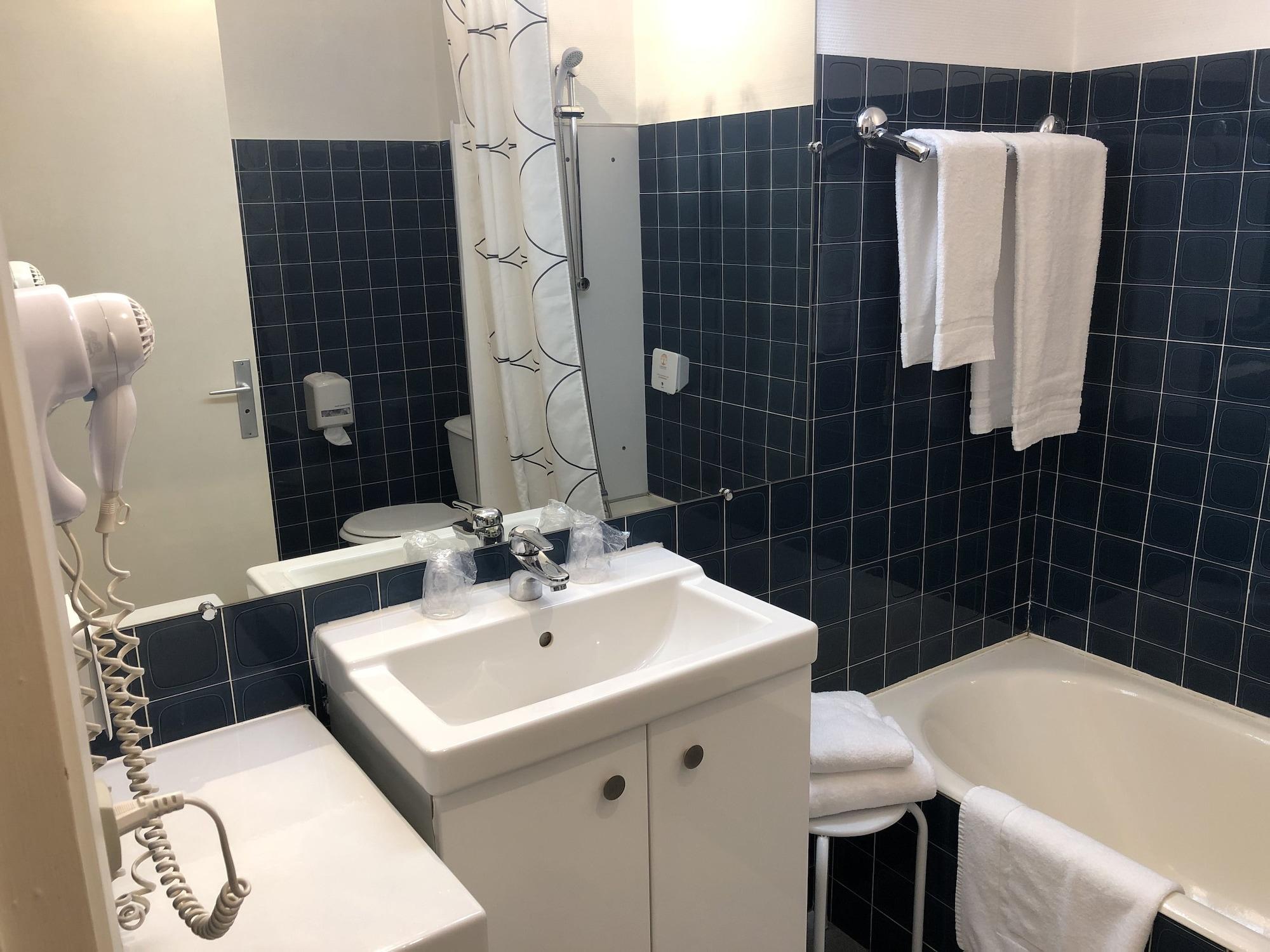 Adonis Lyon Est Hotel Artys Saint-Priest-en-Jarez Exterior photo