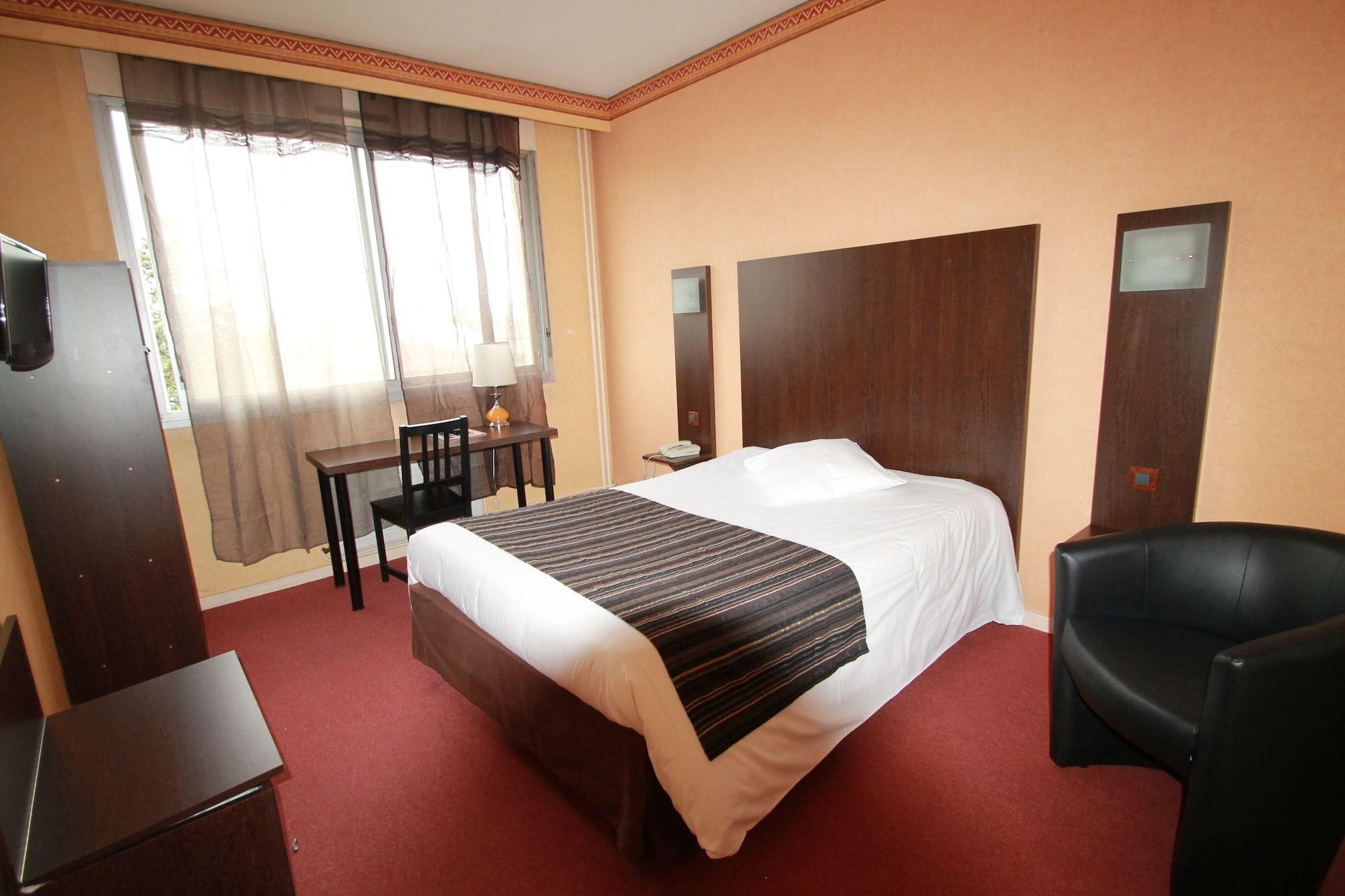 Adonis Lyon Est Hotel Artys Saint-Priest-en-Jarez Exterior photo