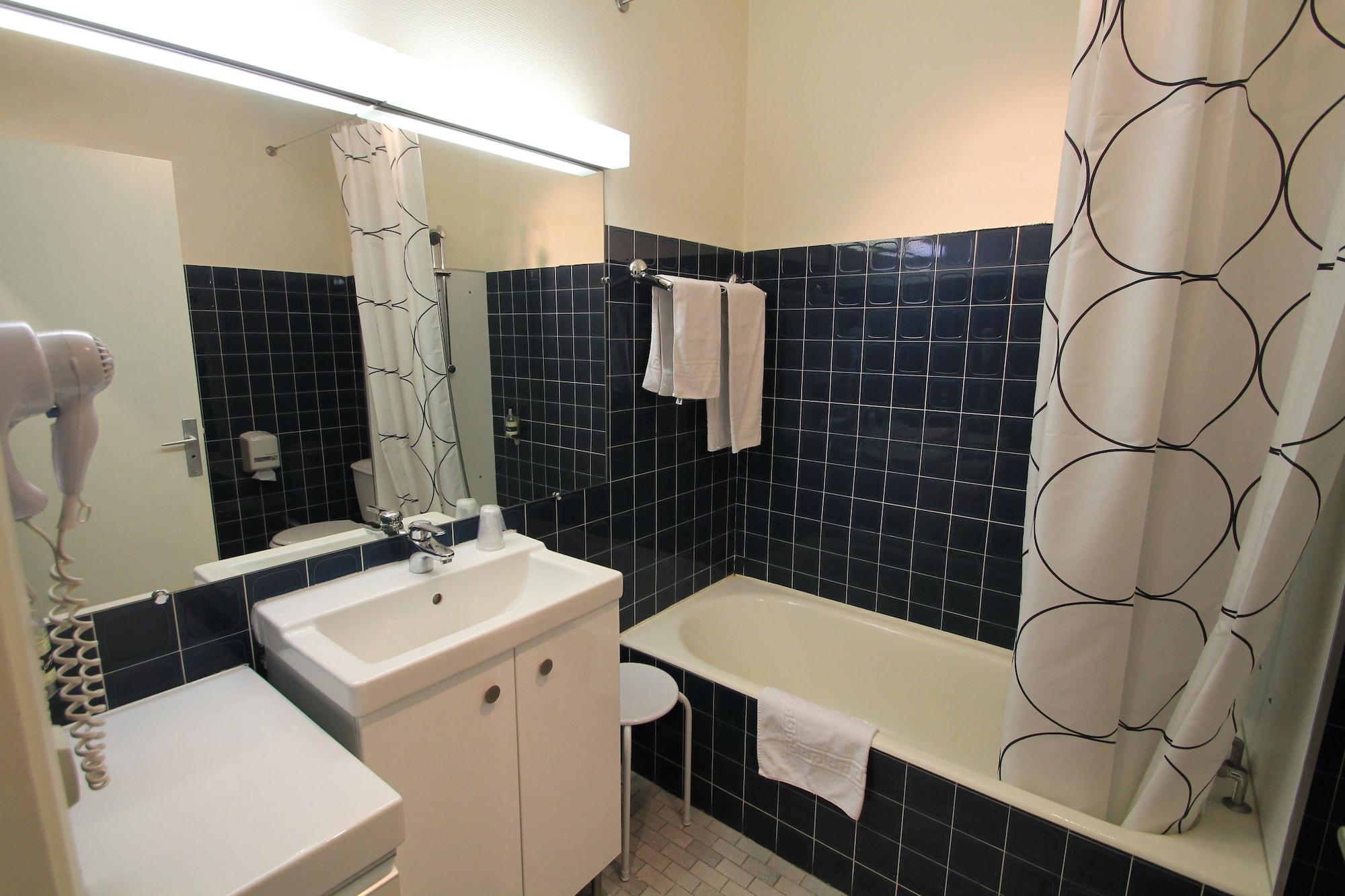 Adonis Lyon Est Hotel Artys Saint-Priest-en-Jarez Exterior photo