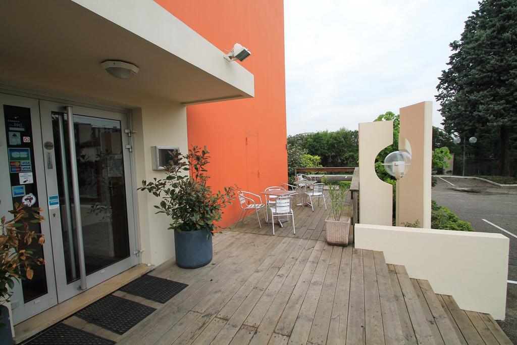 Adonis Lyon Est Hotel Artys Saint-Priest-en-Jarez Exterior photo
