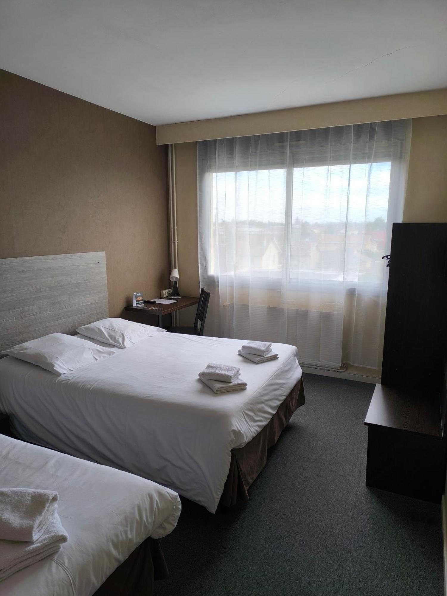Adonis Lyon Est Hotel Artys Saint-Priest-en-Jarez Exterior photo
