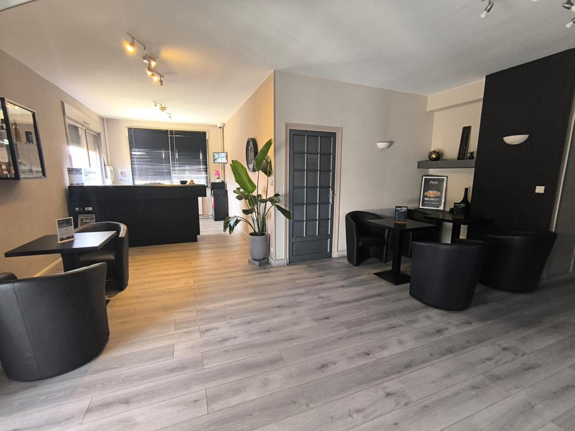 Adonis Lyon Est Hotel Artys Saint-Priest-en-Jarez Exterior photo