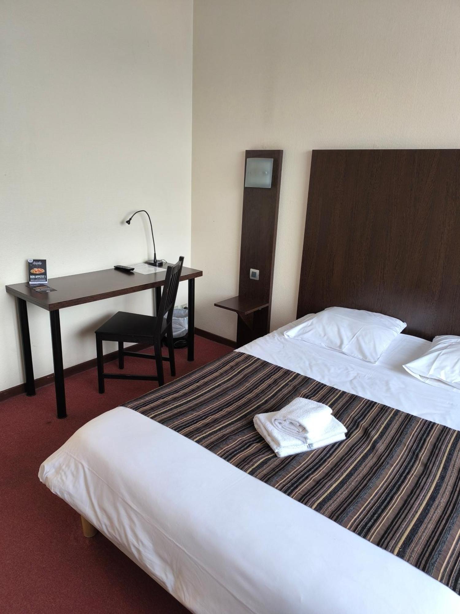 Adonis Lyon Est Hotel Artys Saint-Priest-en-Jarez Exterior photo
