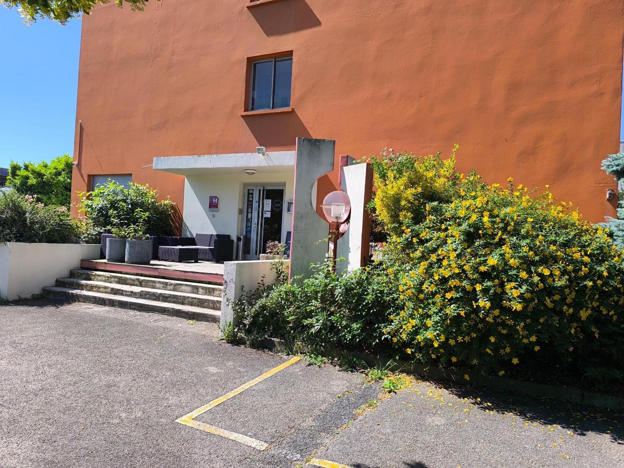 Adonis Lyon Est Hotel Artys Saint-Priest-en-Jarez Exterior photo