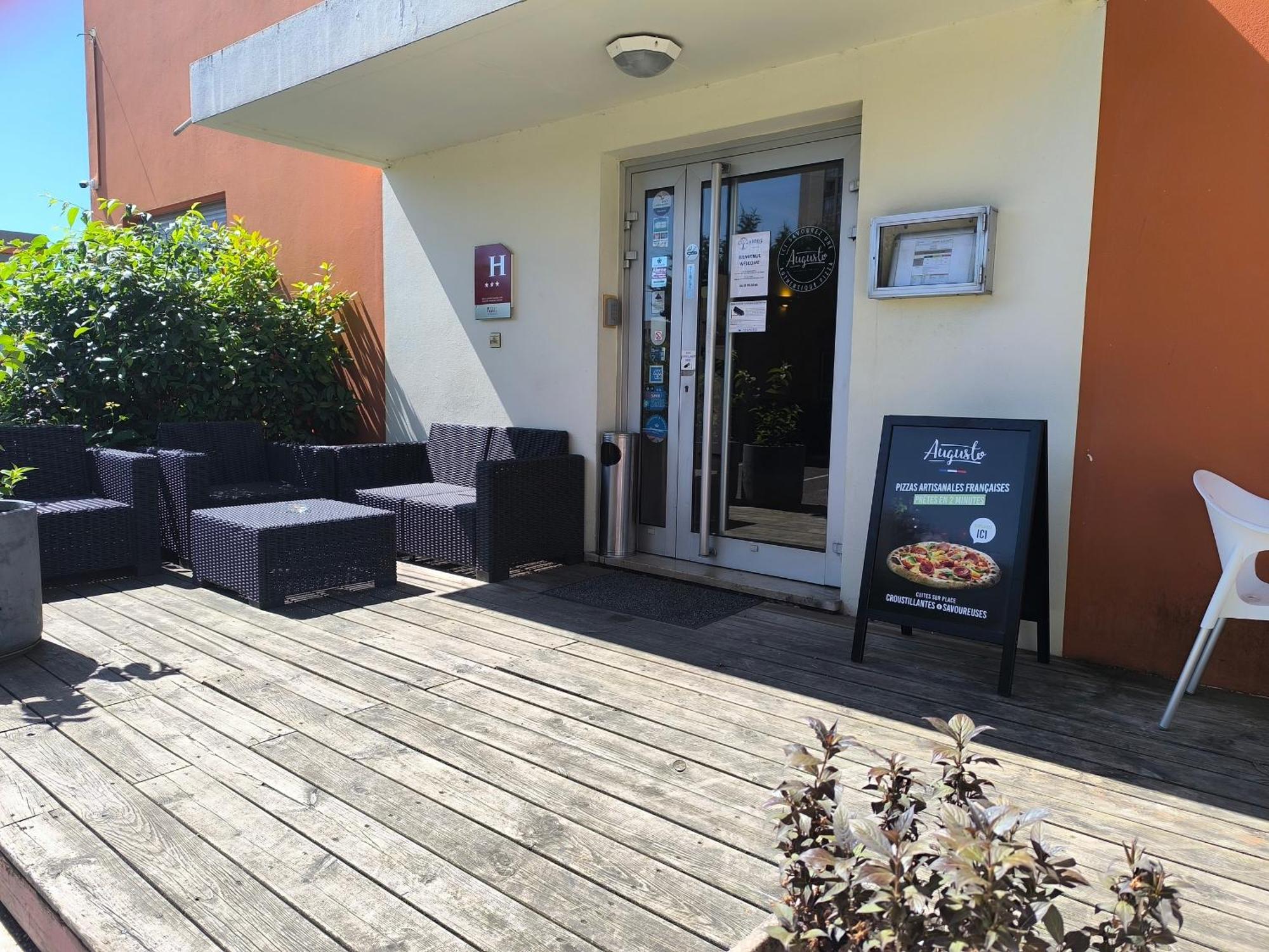 Adonis Lyon Est Hotel Artys Saint-Priest-en-Jarez Exterior photo